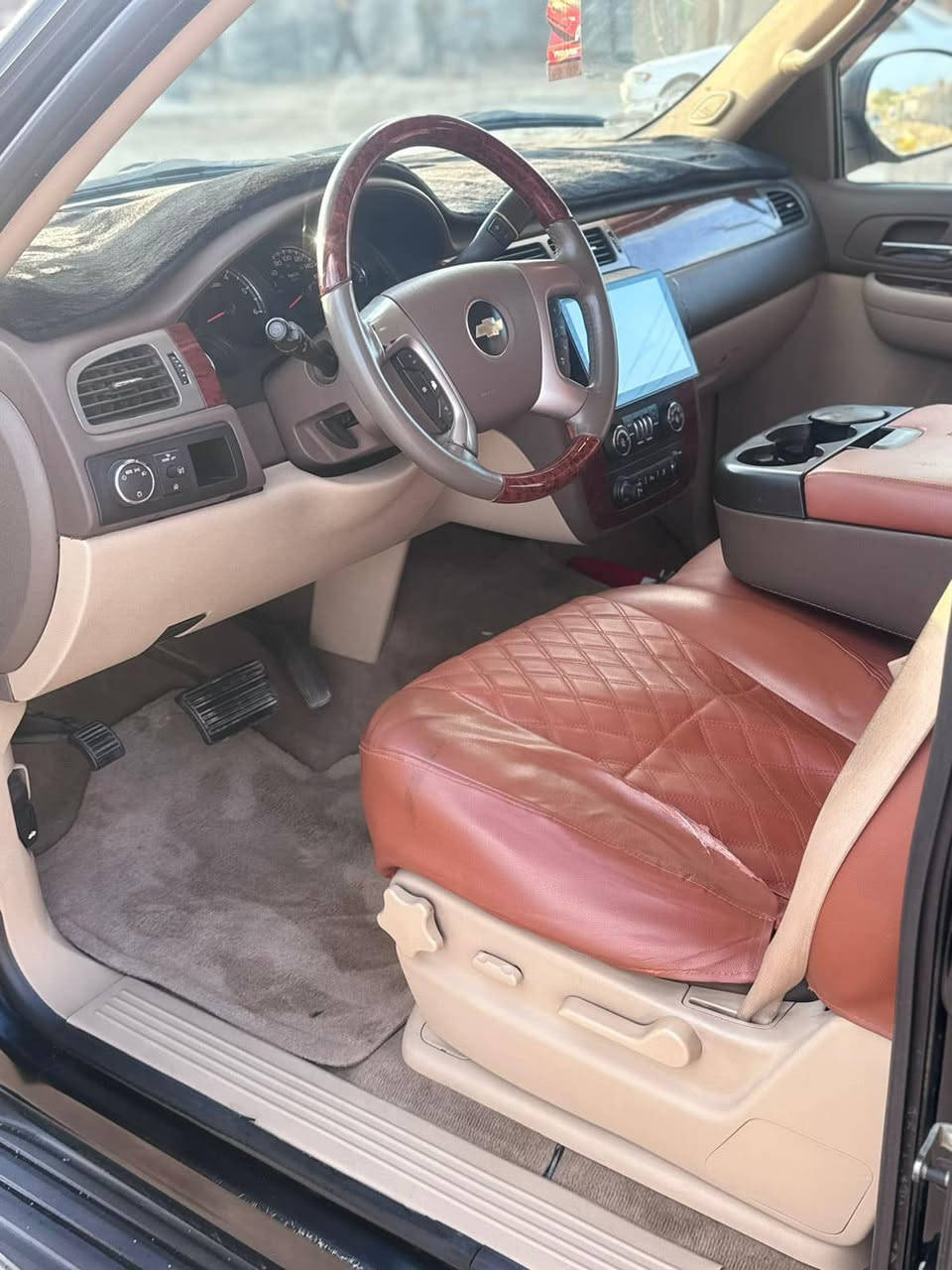 السلام عليكم تاهو 2009 لبيع بدون رقم كفاله عامه من الكص والظربه والصبغ مكينه وكير بل كارتون تبريد ثلج كهربائيات كلها شغاله تخم تاير حداده جديده السيآره جاهزه من كلشي دواخل جديده مآبيها نقص ولأ برقي السياره جديده حيل العنوان البصرة السعر 93  الهاتف ***********
***********
