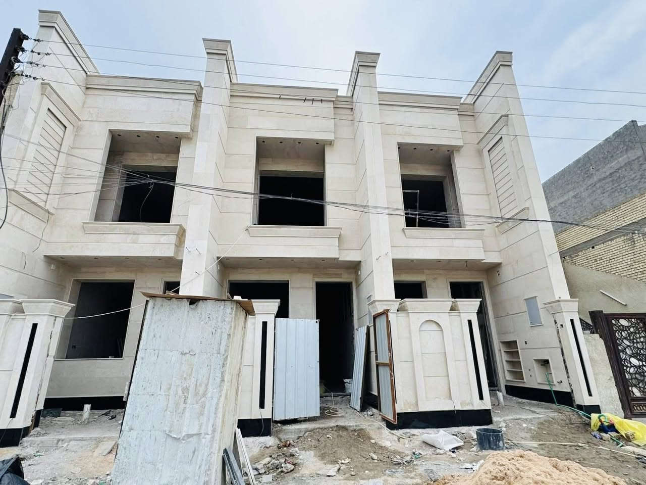 تونات للبيع مساحه 100متر((بسعر مناسب))
الواجهه 4 متر 

النزال 25 متر

العنوان📍:-حي الجهاد/ضباط الشهداء /قرب شارع60/

قرب شارع المظخه التجاري /

يحتوي كل دار على :-غرف نوم عدد4 /صحيات عدد3 /

صاله/مطبخ/حولي /بيتونه/سطح/

طابو صرف/تسلم مفتاح/واجهه مرمر/بناء درجه اولى/

موقع ممتاز امام سياج مدرسه/فرع عريض12 متر/

للاستفسار الأتصال 

***********

***********

يتوفر واتساب ✅
