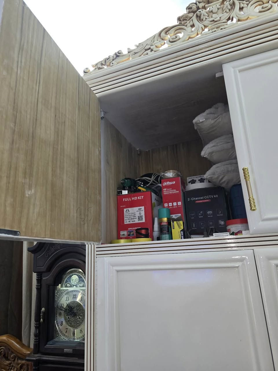 للبيع كنتور بابين لون ابيض وبي ملحق توصى جديد خارج داخل  صاج سعره 275 وبي مجال مكانه بغداد الشعله للتواصل ***********
