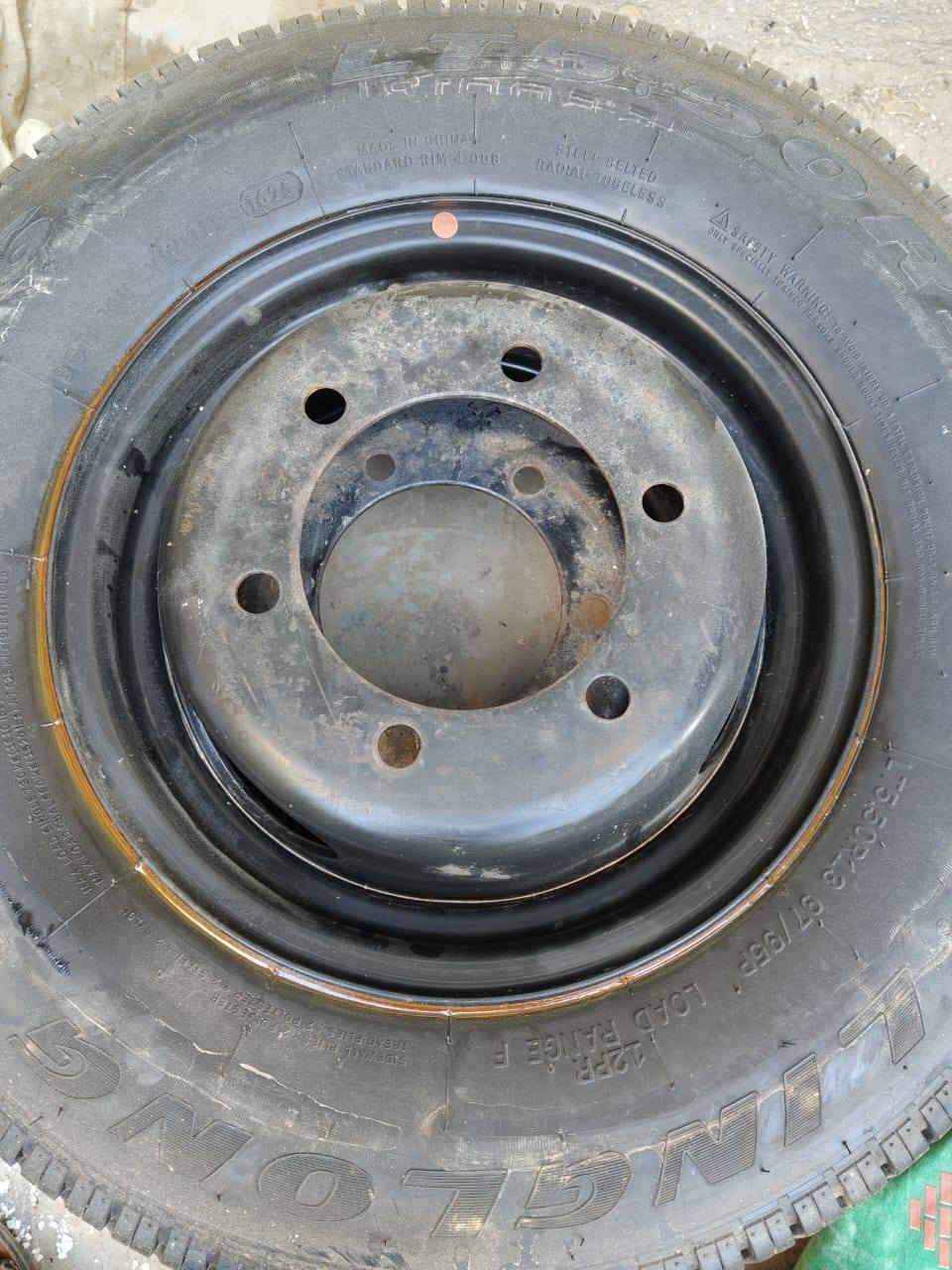 تايرات كيه فحل موديل 2024 
ماشيات 15الف 
جديدات طك الباكيت 
السعر 750الف 
العدد 10 
للتواصل ولاستفسار 
*********** ديوانية, القادسية
