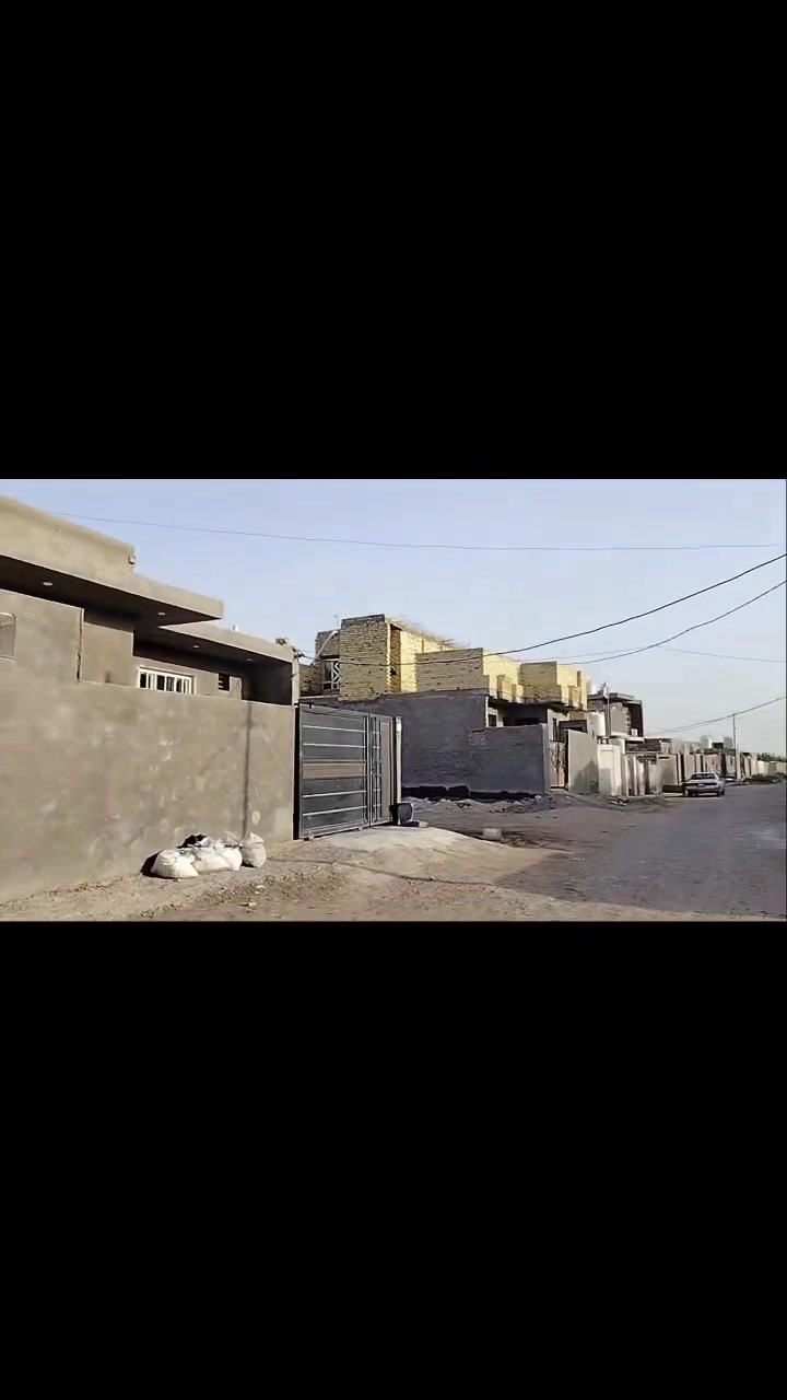 سلام عليكم بيت زراعي مساحه 150بناء جديد صب متكون استقبال وصاله ومطبخ وحمام داخلي وغرفه طابق الاول وغرفه طابق الثاني وحمام طابق الثاني وثنين ممرات وصحيات خارجيات العنوان حي الجميعيه شارع الحولي قرب بيت ابو طرطش ***********
