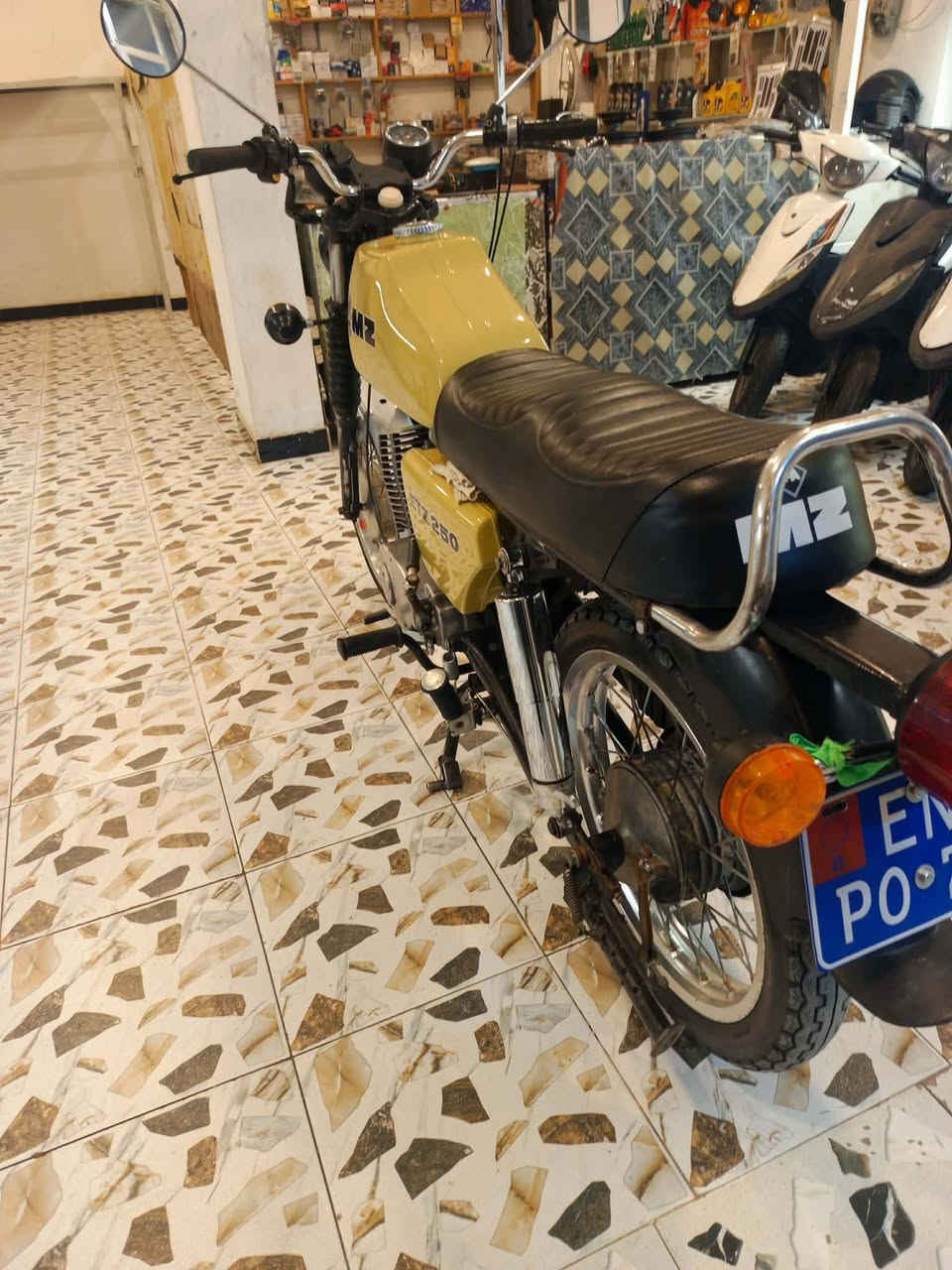 سلام عليكم امزت 82 للبيع بدون كصه 3عل فتح لحيم فقط بل خشم ماطور معمر جديد ومسكم على اخر حبايه كل نقص مابيه مكاني واسط الزبيديه الاسفسار ***********
