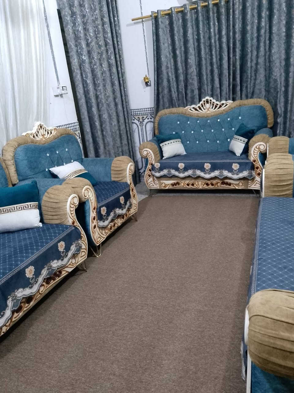 السلام عليكم للبيع تخم جديد مستعمل قليل النظافه 90 بالميه تسگام درجه اولى شغل مضبوط  مال جناي السعر 500 وبيه مجال قليل المكان كوفه للاتصال ***********
