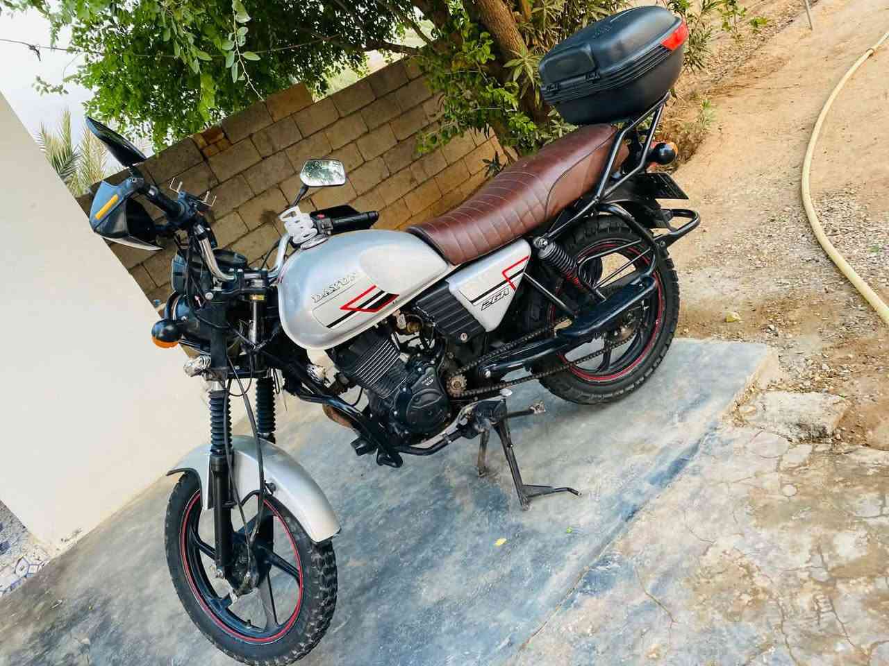 السلام عليكم دايوان موديل 20 دراجه نضيفه 
مرقمه ديالى 
لوحات نكليزي
تحويل مباشر مشروع وطني
ديالى شهربان 

‭0771 893 3317‬
