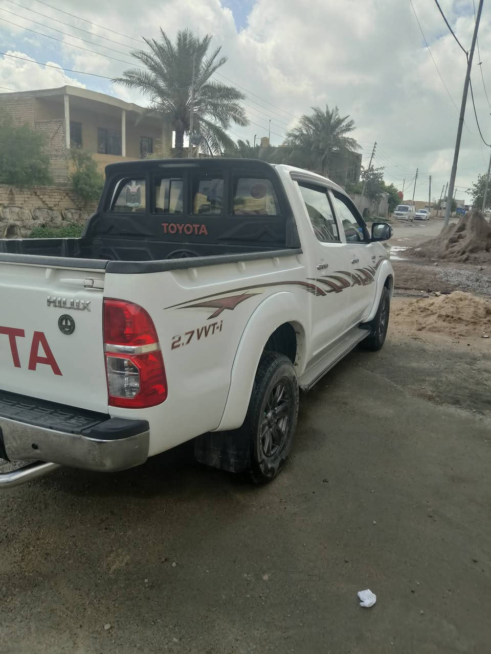 تويوتا هايلوكس موديل  2014 كفاله من اي حادث رقم واسط السعر  235 وبي مجال  ***********
كير أوتوماتيك
