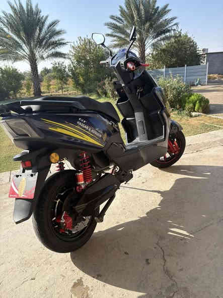 السلام عليكم 
دراجه شحن للبيع 
سكنس ماتركس
بطاريه ليثيوم بلادي ✅ 
21امبير قدره البطاريه ☑️
نضافه مبينه بالصور 
اربع سرع ✈️✈️
نضام الرجوع الى الخلف R✅
دبلات رياضيه غازيه 🏅
دسكات رياضيه 🎖️
لايت زنون عالي ناصي 
السعر :880وبي مجال 
للعلم سعر الجديد مليون و200
لاستفسار ***********واتساب موجود 
المكان :فلوجه -ناحيه الصقلاويه
