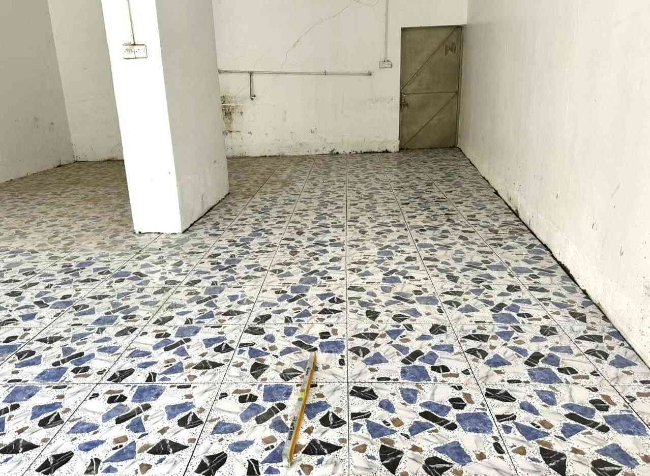 🔹 كادر الأخوين لأعمال السيراميك 🔹

نقدّم لكم خبرتنا في تنفيذ كافة أعمال السيراميك والبورسلين والكاشي والمرمر بدقة عالية ولمسات فنية مميزة ✨
نشتغل على البيوت، المجمعات السكنية، والمحلات، ونضمن لكم جودة في العمل والتزام بالمواعيد 💯

📍 العنوان: بروانة – حي الشرطة
💰 أسعارنا منافسة ومناسبة للجميع
📞 للاستفسار والتواصل: ***********

اختَر الجودة… واخلّي شغلك بيد أهل الخبرة 👷‍♂️�
