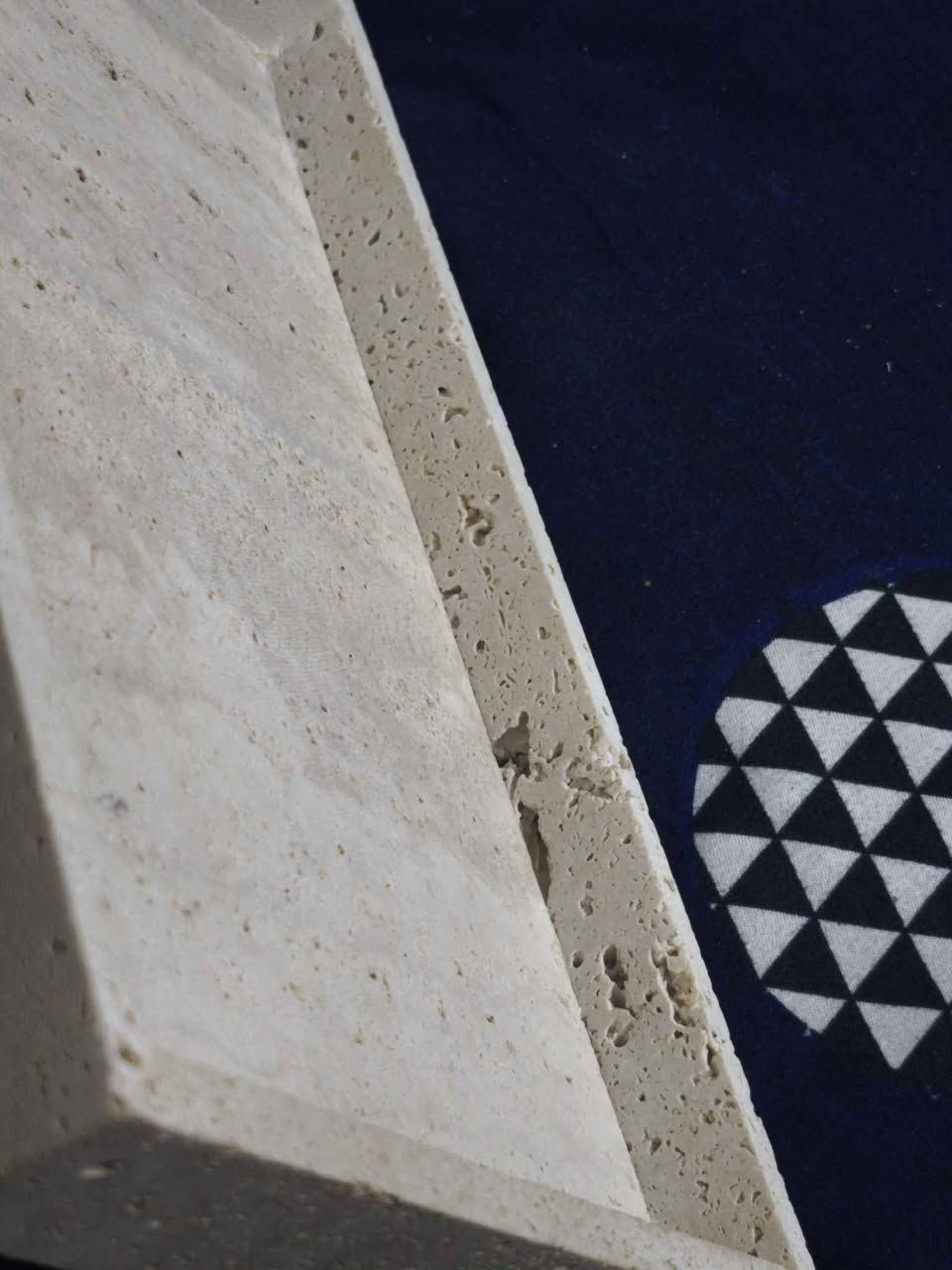 صينية ديكور حجر ترافرتين طبيعي 🤍
قطعة واحدة فقط
ثقيلة وفخمة مناسبة للطاولة، العطور، الشموع وديكور المنزل.
الحالة: جيدة
السعر: 15 ألف
المكان: بغداد
للتواصل: *********** بغداد, العراق
