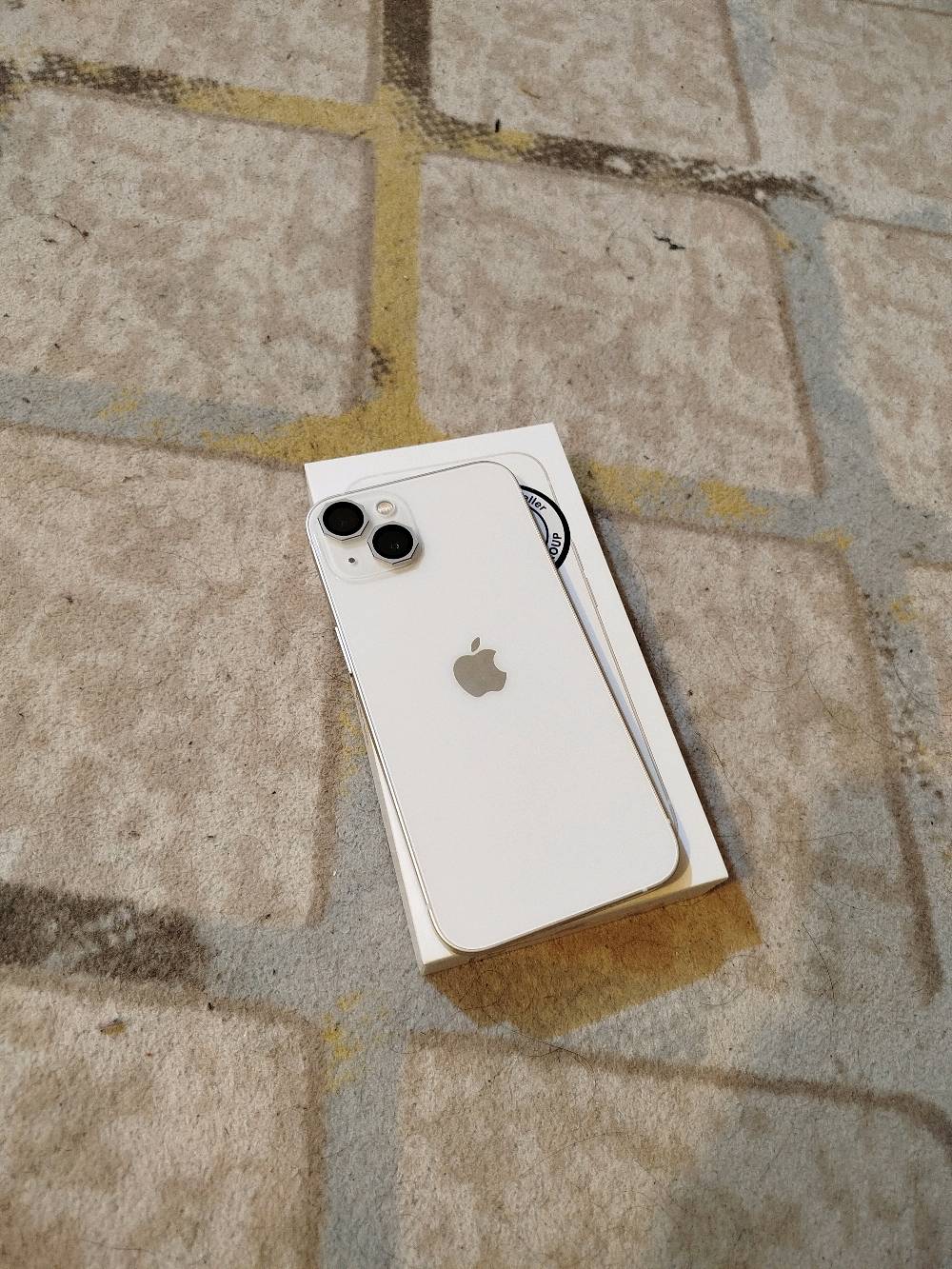 ايفون 13العادي للبيع نضيف جدا مابي اي نقص نسخه شرق اوسط و ضمان ماستر بطاريته 98 و الذاكره 128و السعر 510وبي مجال البصره الزبير حي المعلمين 