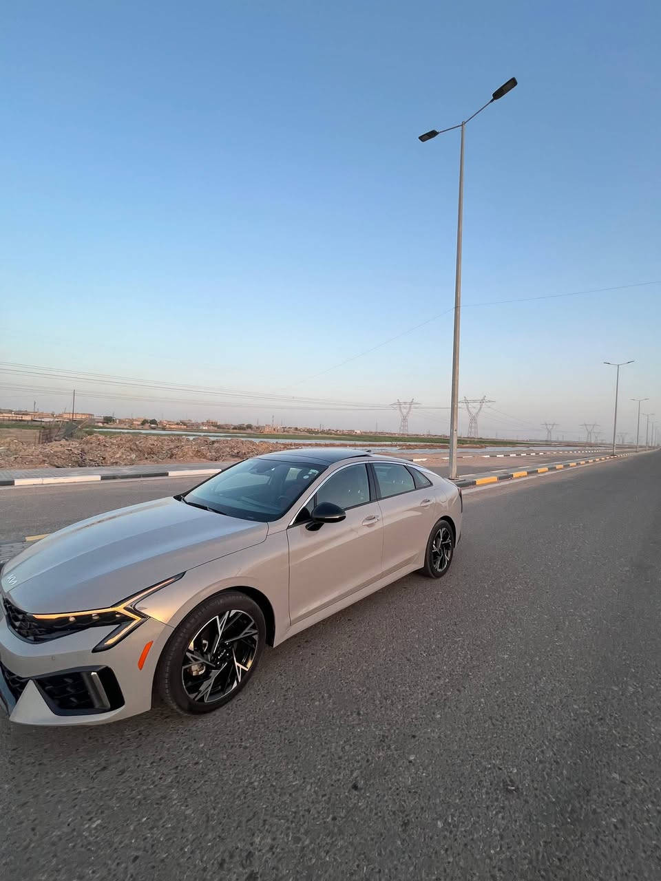 السلام ع كي فايف 2025 الشكل الجديد
فول الفول ل اخير كشنات حمر تدفه تبريد 
فتحه بنرمامه شاشه متصل الكبيره لد امامي خلفي 5 كامرات حساس امامي خلفي راردارات السياره ماشيه 13 بعدهي زيرو كلش جديده الحادث مرفق بالنشور كلش بسيط رقم شهداا سنتين وتتحول ب اسمك
وجاهز  الالف وكاله السعر 220 وبيهه مجال لشراي ***********
