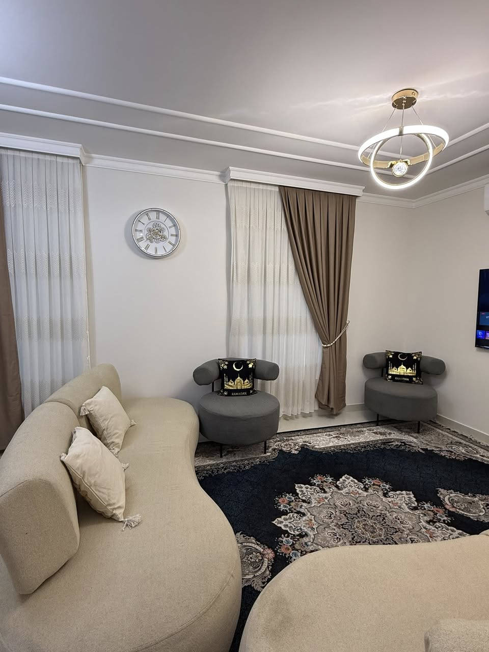 تخم قنفات ١٠ مقاعد ظهر متحرك مابي اي ضرر سبب البيع حجمه كبير على الصاله استعمال ٣ اشهر  اخذتة من الاعظمية بمليون و٢٠٠ سعر البيع ٦٥٠ الف


**إذا كنت صاحب هذا الإعلان وتريد حذفه لأي سبب، رجاءا أرسل رسالة إلى الدعم الفني**