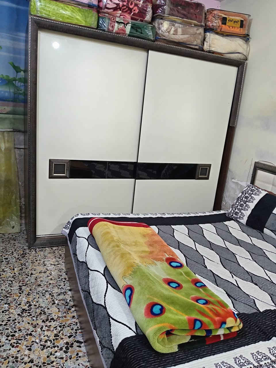 السلام عليكم غرفة اخشاب تركية السعر ٢٥٠ العنوان الكفاءات او الشماعية الرقم ***********
