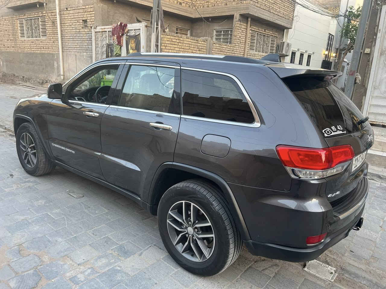 السعر ١٥٥ وبيها مجال شي بسيط
جيب موديل ٢٠١٧ وارد امريكي لمتد فول مواصفات 

 بصمة تشغيل وبصمة ابواب جنطة بصمة وتشغيل عن بعد 

شاشة ابل كار بلي بحجم كبير 
قطعتين تبريد
جنطة كهرباء
يدات ومري نيكل 

كشنات كهرباء كشنات جلد كشنات تدفئة فتحة سقف سلايد روف 

أشارات بالمري و مري قلاب مع الرجوع 

ومري هيتر و سيترن هيتر 

 داخل بيجي مال وارد خليجي مو اسود 
حدادية ممتازة
كهربائيات كاملة
محرك مبدل جديد

تخم تاير وكالة جديد
تبريد ثلج ومعروف تبريد الجيب
سيارة صافية بدون نقص و ترايها يحكم ، 

رقم بغداد أنگليزي بإسمي ،

حادث جانبي بيها صبغات ، بدون دواخل بدون شواصي ولغود وكلشي عندك واضح بالسونار والفديو والسونار جديد قبل اسبوع 

السعر المطلوب ١٥٥ ورقة وبيها مجال حق الجية 
مكان السيارة النجف
للاستفسار 
***********
***********
