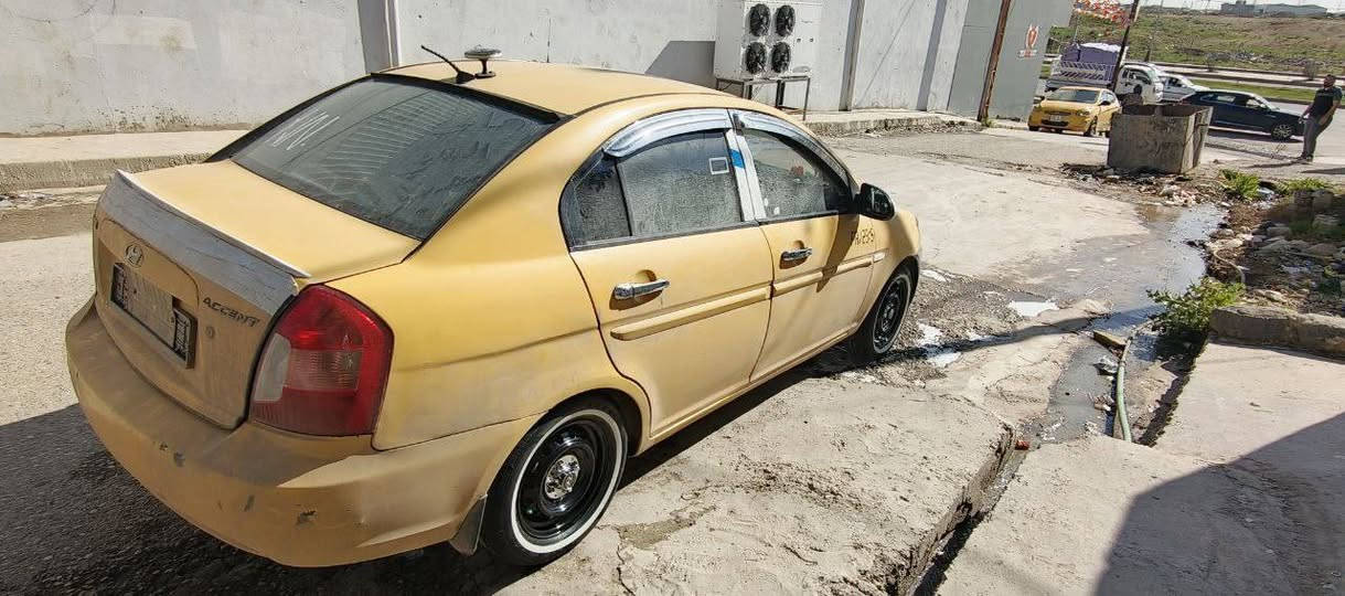 سلام وعليكم اكسنت دبدوب للبيع موديل 2008 
مكينه 1600 كير توماتيك والتفاصيل اكثر انتصل عل رقم ***********
