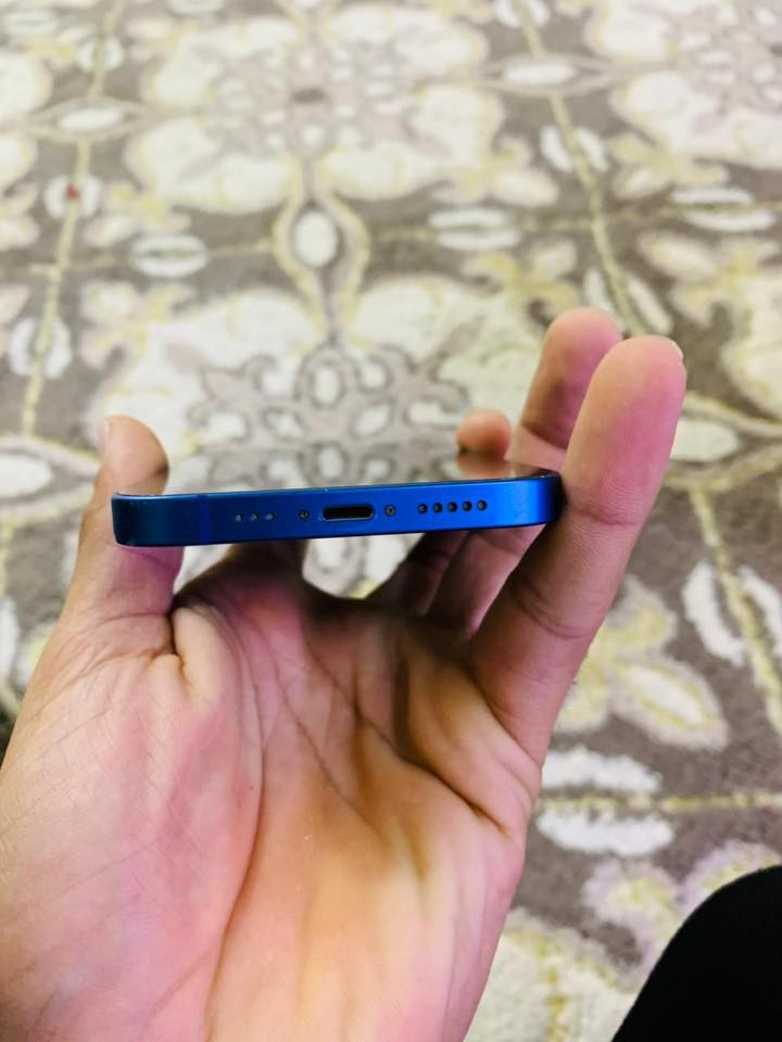 سلام عليكم ايفون ١٣ عادي للبيع ذاكره ١٢٨ بطاريه ٩٣ مكفول ممبدل بي شي ابد وتر بروف  هذه رقمي*********** سعره 450وبي مجال بصيط وذا اكو هونر اكس 9سي راوس
