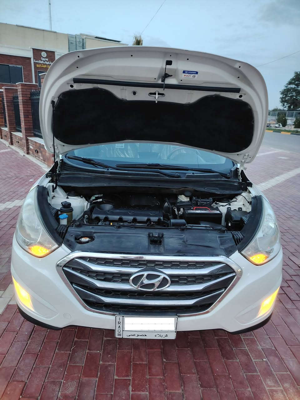 السلام عليكم... 
توسان 2014  خليجية مال الشركة العامة شكل 2015 السياره مكفول من كلشي 
فقط ملاحضه 
السيارة بيها باب امامي الأيمن امبدل اصلي نفس الون فقط باقي كفالة
محرك كير تبريد ع وضع الشركة 
تخم تاير جديد 
حدادية جديده 
محرك 2000 دوش شرط بدون فتح 
اشاير بل مري 
شاشه.وكامرا 
داخل لونين 
لايت لد ثلجي
يدات نيكل 
5 ويل كب كروم 
وبعد بيه مواصفات 
السيارة نظيفة ومابيها اي نقص
رقم كربلاء تحويل مباشر مكاني كربلاء المقدسة
السعر 153$ وبيه مجال بسيط للإستفسار الاتصال ***********
