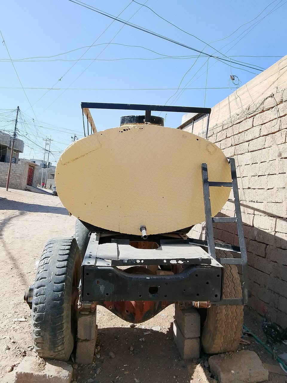 مقطوره للبيع صينيه ابلاد هوزنات سكانيه تانكي حديد سعه 4000لتر السعر مليونين ونص رقم ***********وتساب
