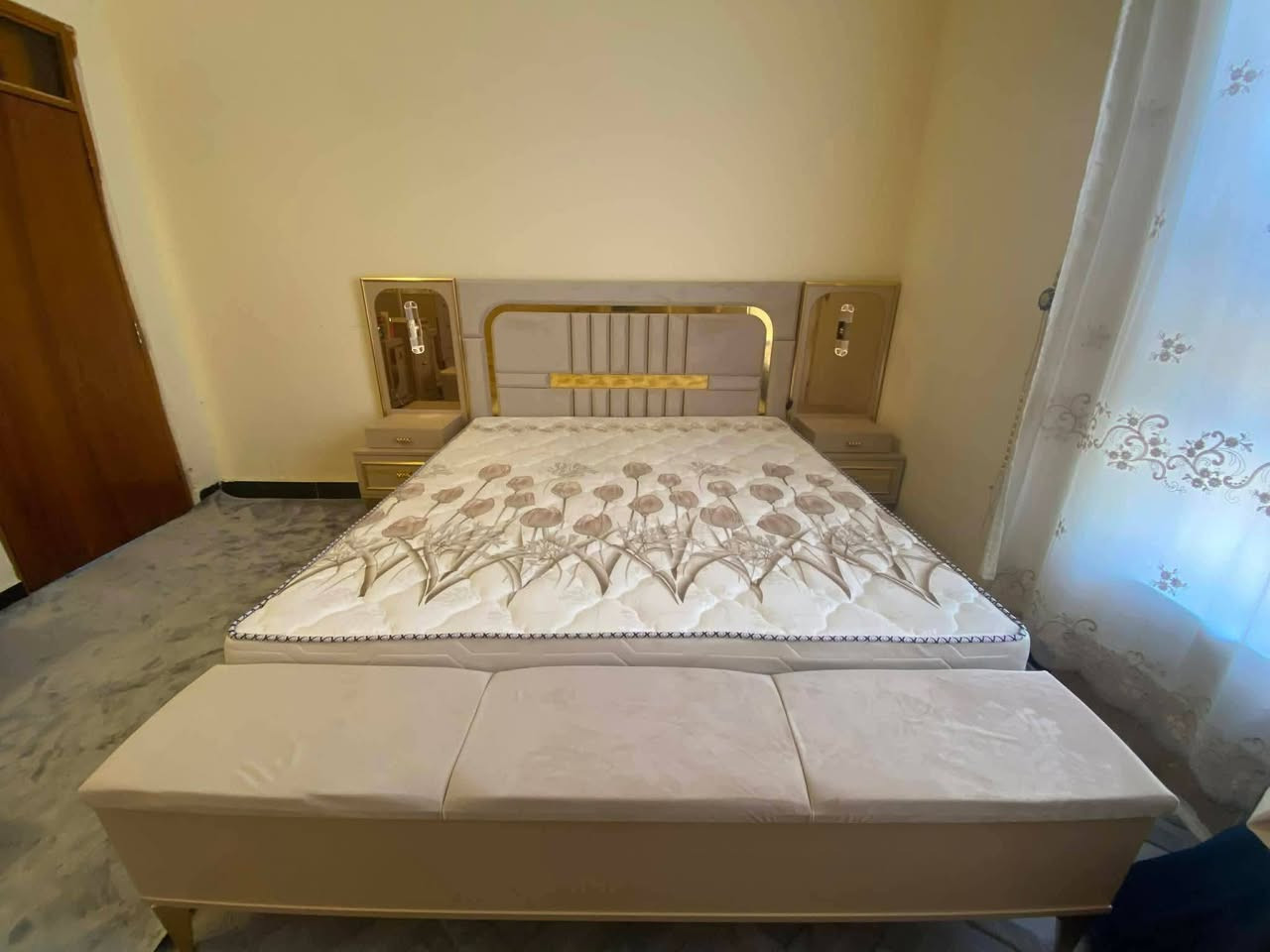 للبيع ١٠ قطع غرفه نوم تركي جديده نظيف مع دوشك ويا سعر مليون ٢٠٠ وبيه مجال ع خاص 
الانبار .. عامرية الفلوجة
*********** للاستفسار
