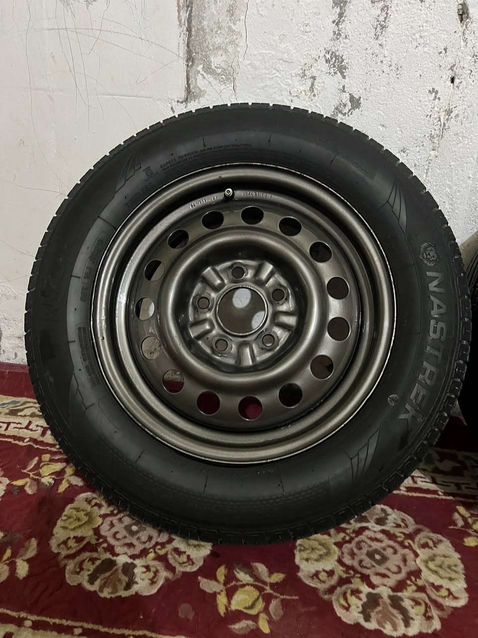 تخم تاير ويل حجم 15 مال النترا سيراتو  التاير  صار شهر من شادهن  انتاج 2025 الويل شرط بدون عواج على البانص 
مكاني نجف السعر 270 وبيهن مجال ***********
