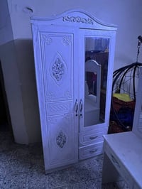 كنتور وميز   للبيع السعر  بلاش    ٥٥  ألف    بغداد   البنوك  ٠٧٧١٤٩٠٨٢...