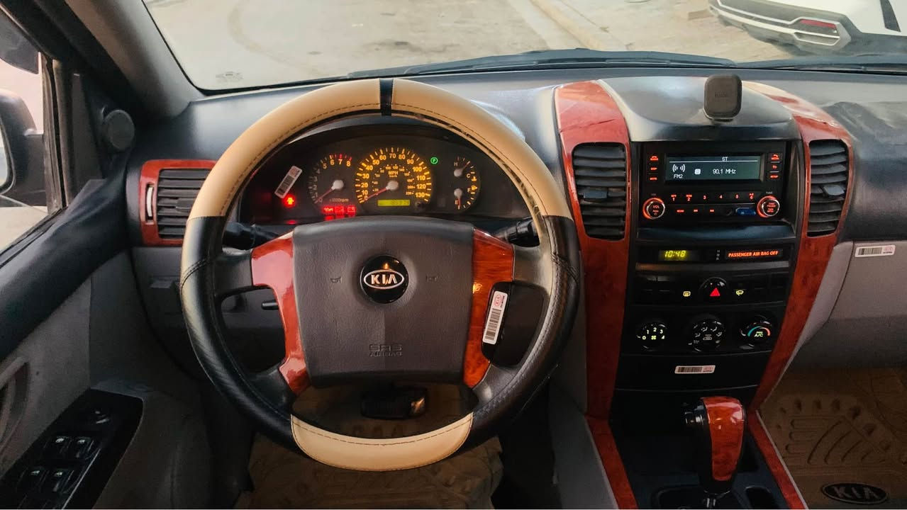 سورنتو للبيع 2006
سعره 88اي استفسار 
*********** بغداد, العراق
