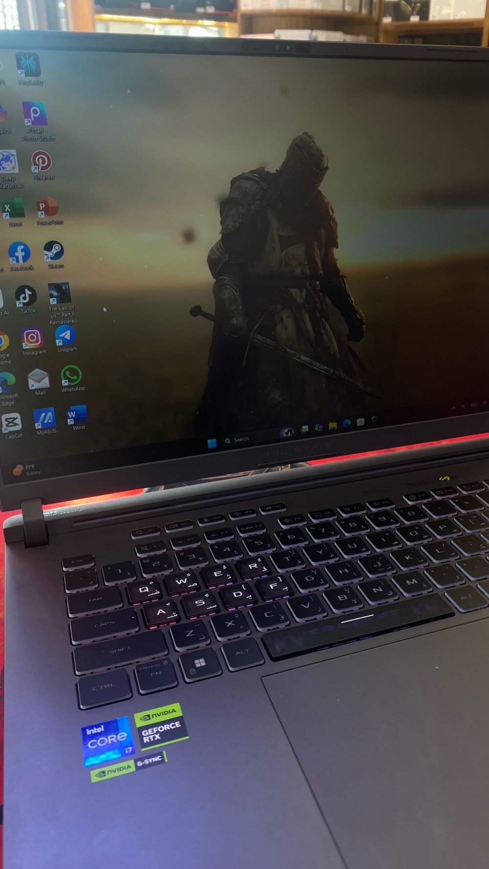 لابتوب ASUS ROG STRIX للبيع 
CI 7 GN 14HX 
RAM 16 DDR5 
SSD 512 
GPU RTX 5070 8 G  
مسخدمة شهر واحد فقط كامل الملحقات 🙏🏻. 