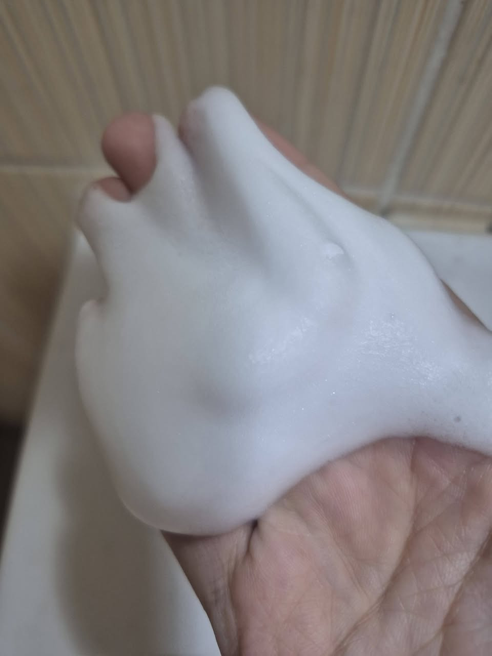 روتين عنايه صارلي تقريبا سبوعين عليه بس شفته حلو وعجبني كلت انزله الكم وامهات ها اعلان وها ترويج لايكلبي اني ام كوزمتك والشي الي اشوفه زين اجيب واخلي الكل تستفاد 
هذا الغسول بالبرتقال يجنن يفيد كل انواع البشره ماحجيلكم شكد الغسول منعش بحيث مابقي قطره مكياج بلوجه او دهن وتحسينه ينضف من كل كلبه وهم الرغوة فول سعره ب٣ 
المرمم والمرطبات بنفس الوقت مال رز الي يرمم الخلايه القديمه والتعبانة يرجع ينطيها خلاصه الرز حته ترجع مترممه وحيوية اكثر ويشد البشره مع الاستعمال وسعره ب٤ 
ولاتنسون اكثر وحده تتفاعل تفوز كل خميس وحده تفوز


**إذا كنت صاحب هذا الإعلان وتريد حذفه لأي سبب، رجاءا أرسل رسالة إلى الدعم الفني**