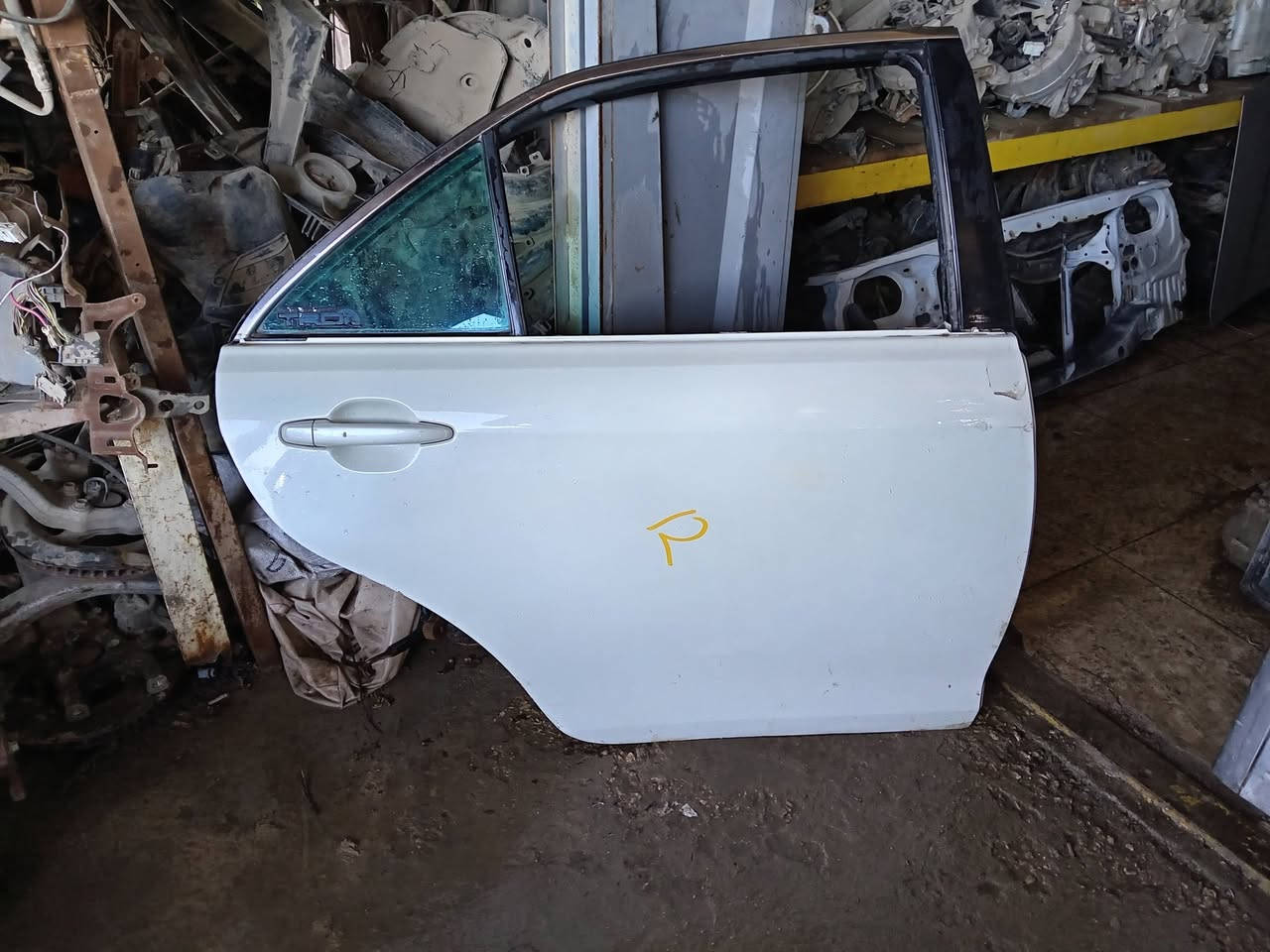 السلام عليكم لبيع غراض مال كامري موديل 2008 وارد ياباني حاويه كاملات جدد ***********
