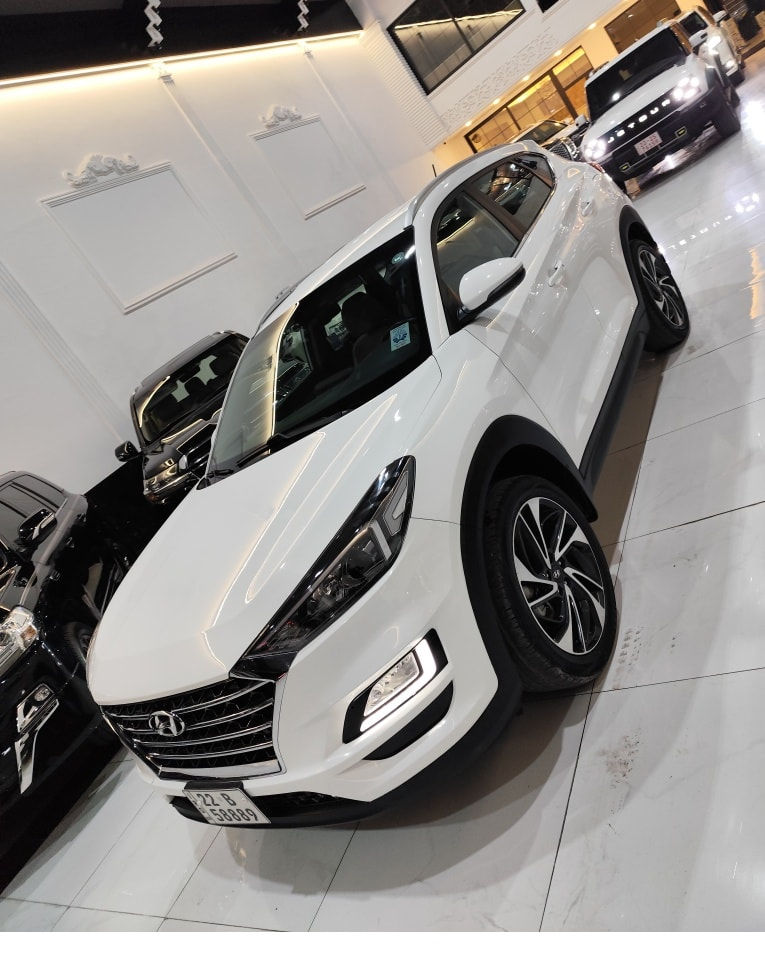 #توسان2019خليجي راقم اربيل دولي سنويه اوراقم جديد ماشيه 100KM فقط🚘السياره جديده ايد واحد من الشركه مواصفات ✅
2-بصمه عدد 2 بصمه ابواب دخول ذكي✅
2-مري شفط ثلاجه بل جكمجه ✅
3-حساسات خلفية✅
4-لايت زينون + LED✅
5-كشافات كشن كهربائي ✅
6- 4 دسك✅
7-قبضات أبواب من الألمنيوم✅
8-اريل  ✅
9-شاشة وسطيه+وكامره✅
10-مثبت السرعة Cruise✅
11-أوضاع القيادة  Drive Mode (ايكو-سبورت-نورمال)✅
12-قطعتين تبريد✅
13فول فول تحكمات ستيرنج جهتين
14-نضام ABS
15-اشارة في المرايا الجانبية✅
16-مخرج منفذ الطاقة ✅
سياره بيها فقط شبر بارد قبق الصندوق 
مكان السياره بدهوك للسعر واستفسار اتصل *********** بي وتساب هم
