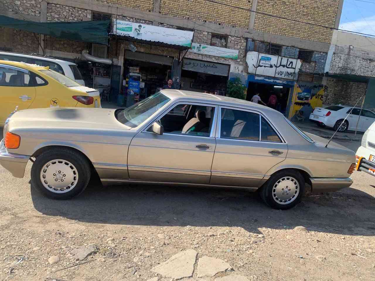 السلام عليكم 
مارسدس للبيع موديل 88 رقم نينوى مشروع وطني
محرك 300 قبغ اسود كير اوتوماتيك 
سيارة بدون ضرر صبغ عام جمالية السعر (52) وبيها مجال
رقم الهاتف 
***********
***********
