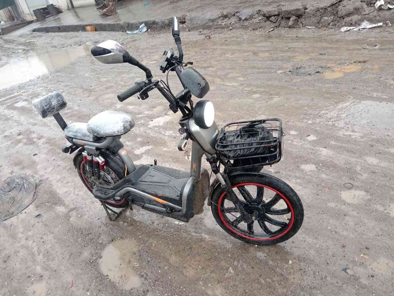 السلام عليكم ماطور شحن للبيع شرط كلشي مابي كلو شغال السعر 200 
رقمي ***********
