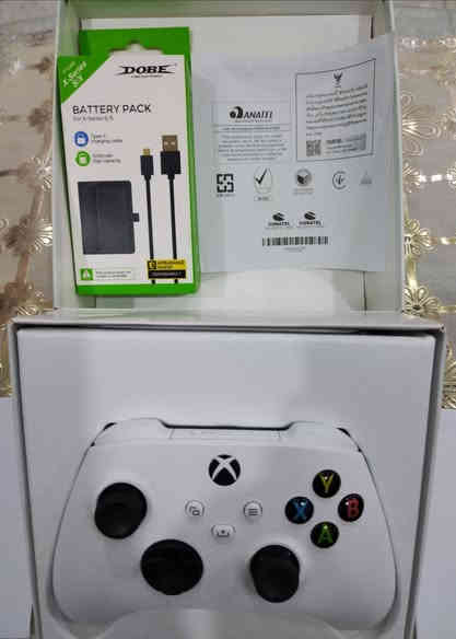 السلام عليكم جويستك اكس بوكس سيريس مع بطاريه جوستك اصليه بعده جديده بل كارتون استخدام سبوعين  فقط السعر 60 الف العنوان بغداد الامين الثانيه رقم الهاتف ***********
