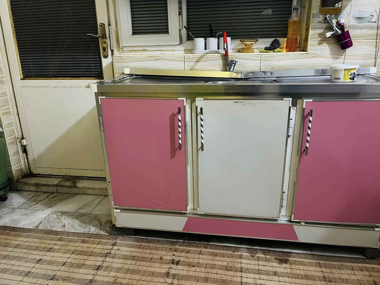 كاونتر للبيع النجف مجمع قنبر السكني  رقم الموبايل ***********
