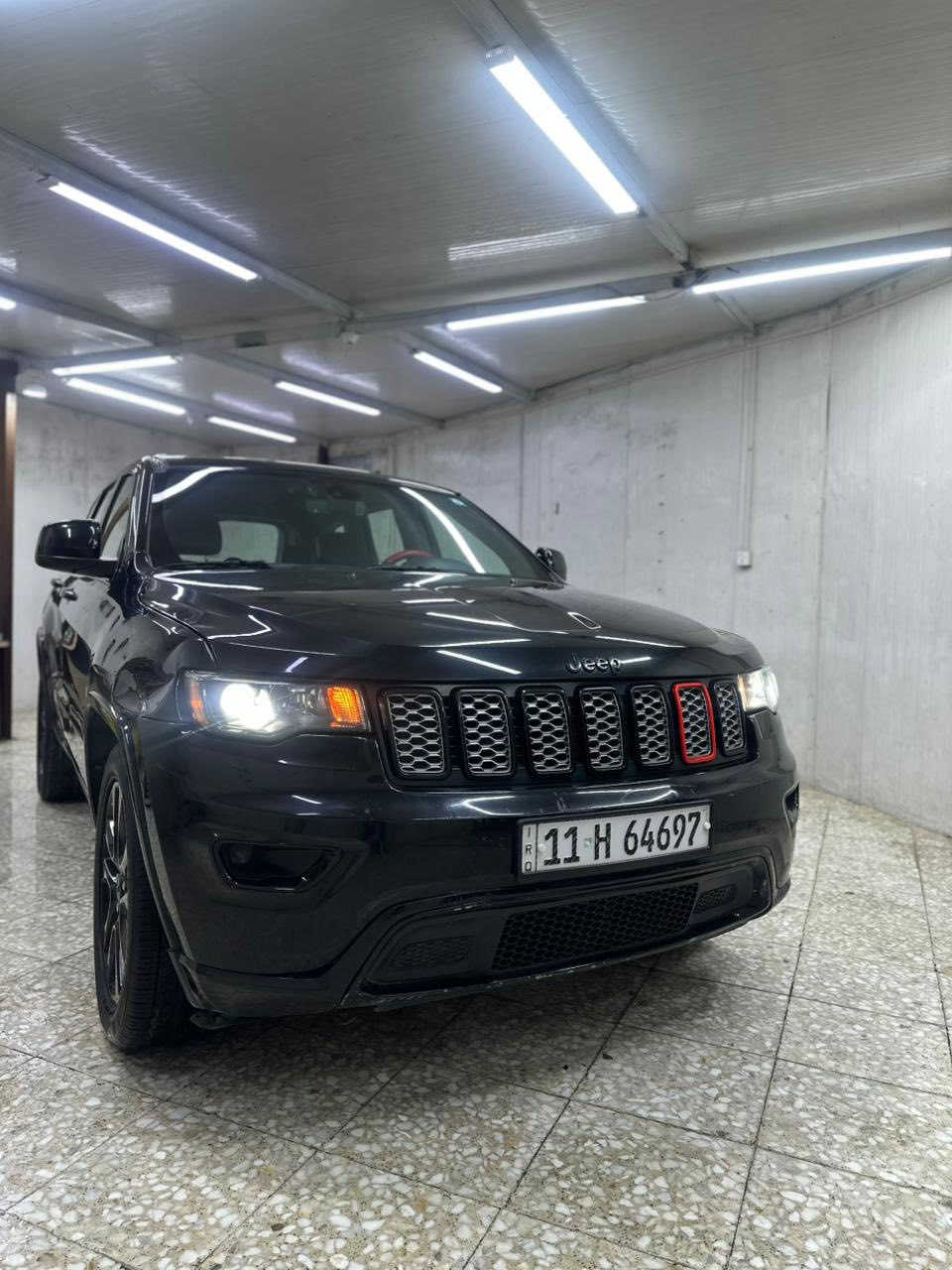 السلام عليكم 
الي يدور مميز وحديث ورخيص
جيب بلاك توب 
الموديل 2019 
عداد المسافة 77ml وقابل للزيادة 
مواصفات السيارة 
فتحة 
باب خلفي كهرباء 
المقاعد كهرباء + تدفئة كشن + تدفئة ستيرن 
وباقي التفاصيل معروفة بالجيب بدون ذكرهن 

حادث السيارة من امريكا
 دعامية خلفية + ربع الباب الخلفي صاير بي صبغ من جهة اليمين 
وهنا صار بيها بيبان ثنين طخات انصبغن وصندوك كذلك صبغ
السيارة فقط ايرباك بردة طاك بيه اثر الحادث الخلفي بجم كبس مملعوب بي وصور الحادث منشورة كذلك وموجود سونارها

للاستفسار هذا رقم تلفوني
***********
السعر 185 وبيها مجال
