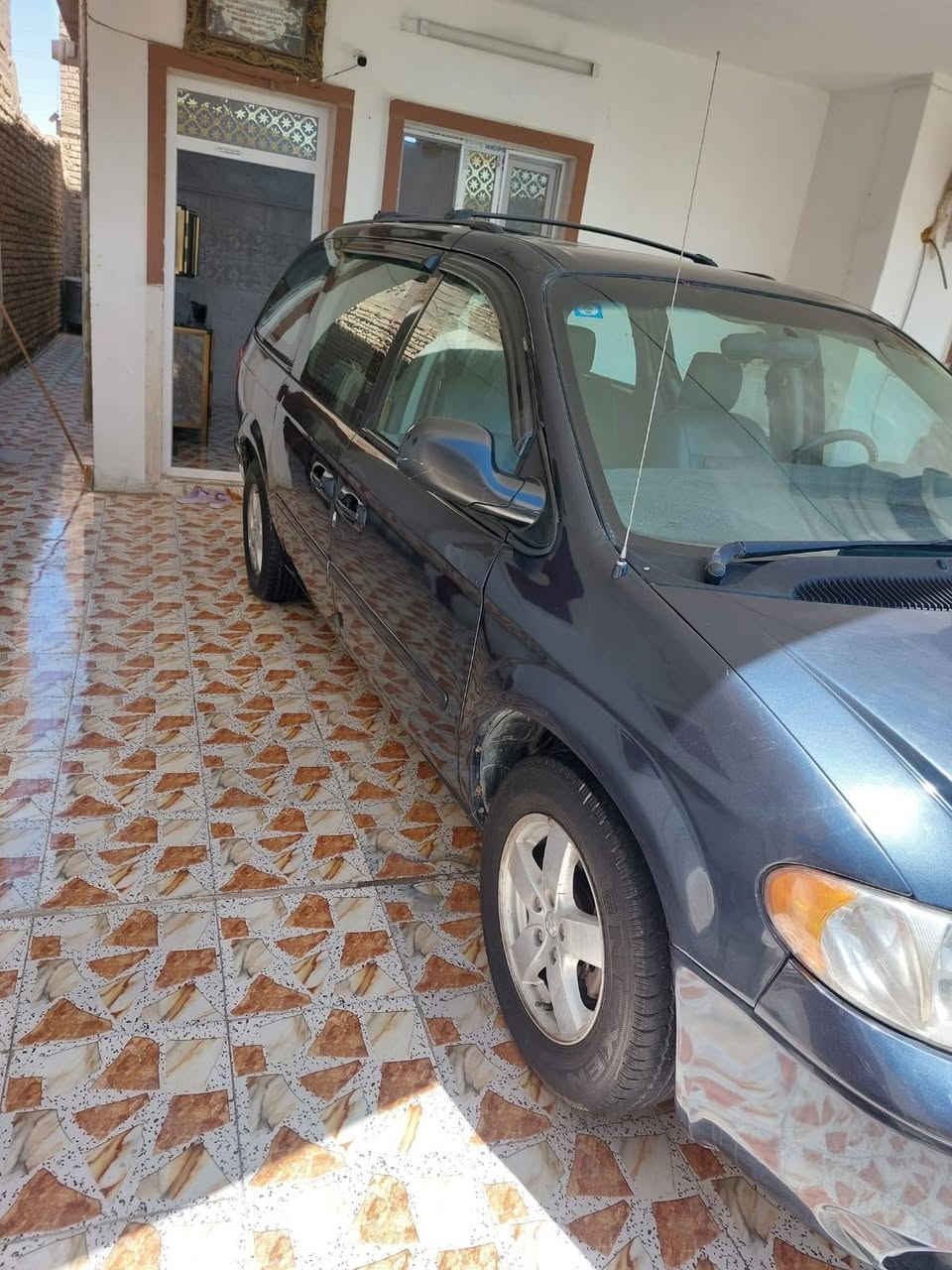 السلام عليكم عندي دوج كرفان 2007 
محرك 3800
تبريد ثلج
السياره جاهزه من كلشي 
منضومه غاز 
بيع او مراوس 
دوج 2008+2009
***********
***********
