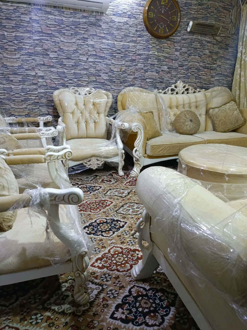 بسبب الوعود الجذب انت تاخذ رقم وتحلف جايكم ع شنو الجذب اعيد النشر تخم تركي رئاسي  6 قطع 10 نفرات وطبله كبيره كوشاته تاخذ وتفرش جديد زلغ مابي بعده بنايلونه كلش كلش جديد ب 500 بي مجال الي يريده يراسلني صاحبه ماخذا ب 3 مليون....  او يتصل ع الرقم *********** @إشارة
