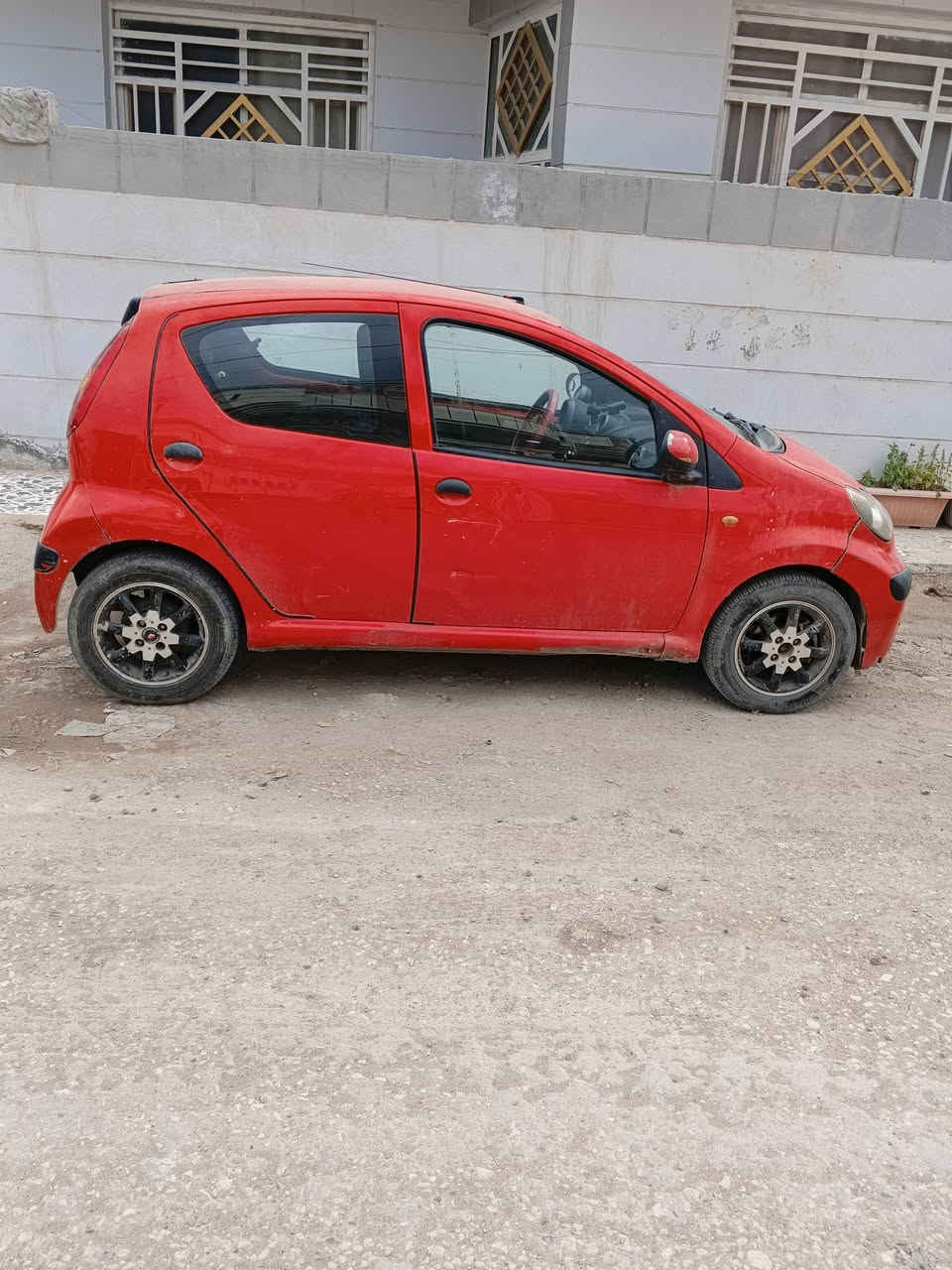 السلام عليكم
بي واي دي f0 موديل 2013 كير عادي
رقم كربلاء انكليزي 
مكينتهه توني مجفتهه بلادية تبريدهه كمبريسر عطلان
مكاني بابل رقم ***********
السعر 32 وبيهه مجال
