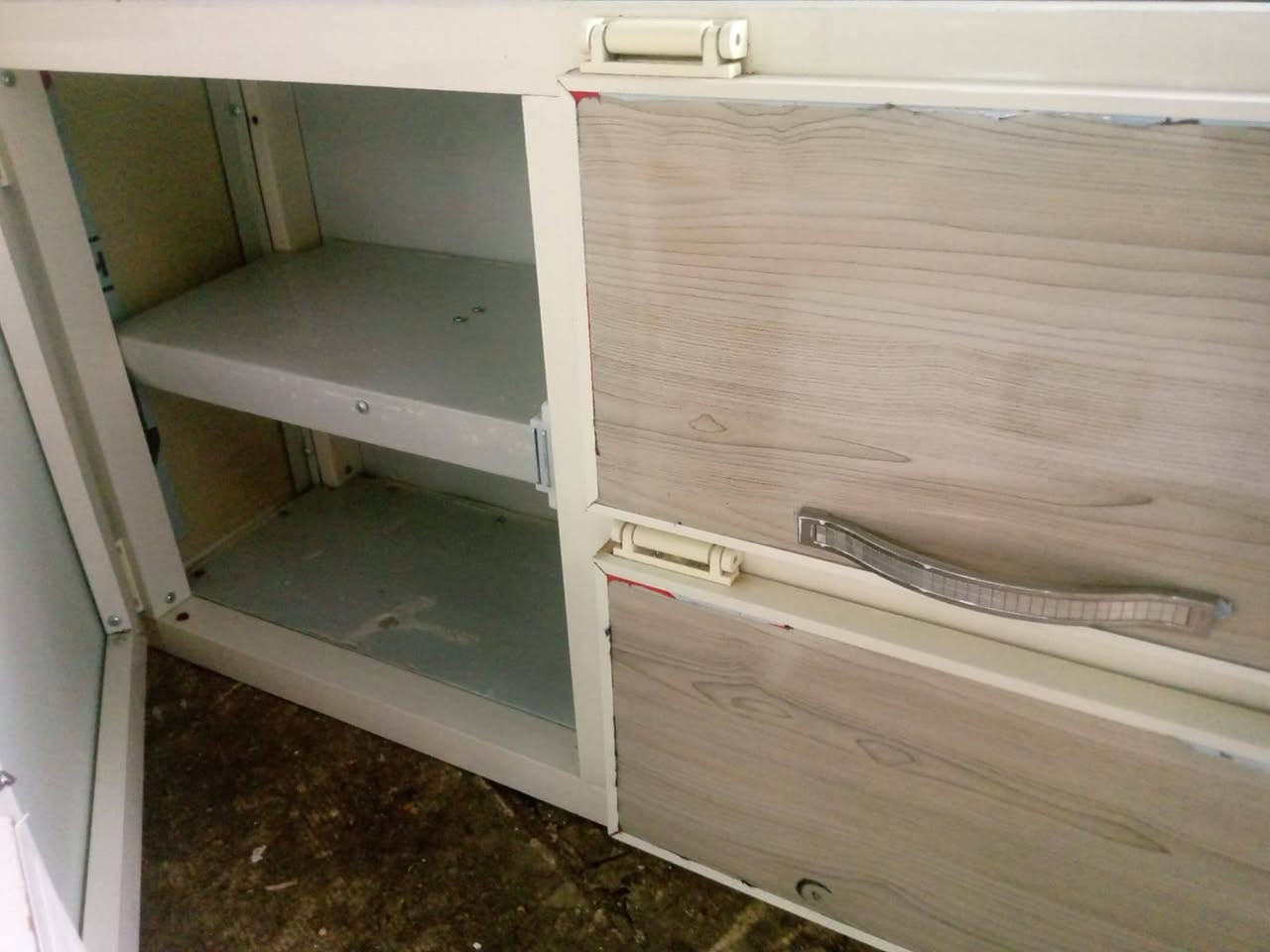 غرفة تركية ٥قطع هية والدوشك طبي سعرهة ٣٠٠وبيهة مجال بسيط وهذا الكاونتر قطعتين الكاونتر المنيوم السنك مرمر طول الكاونتر متر ونص السعر ٢٠٠ وبي مجال بسيط العنوان بغداد الشعب شارع الأسواق الي يريدهم يراسل عالخاص


**إذا كنت صاحب هذا الإعلان وتريد حذفه لأي سبب، رجاءا أرسل رسالة إلى الدعم الفني**