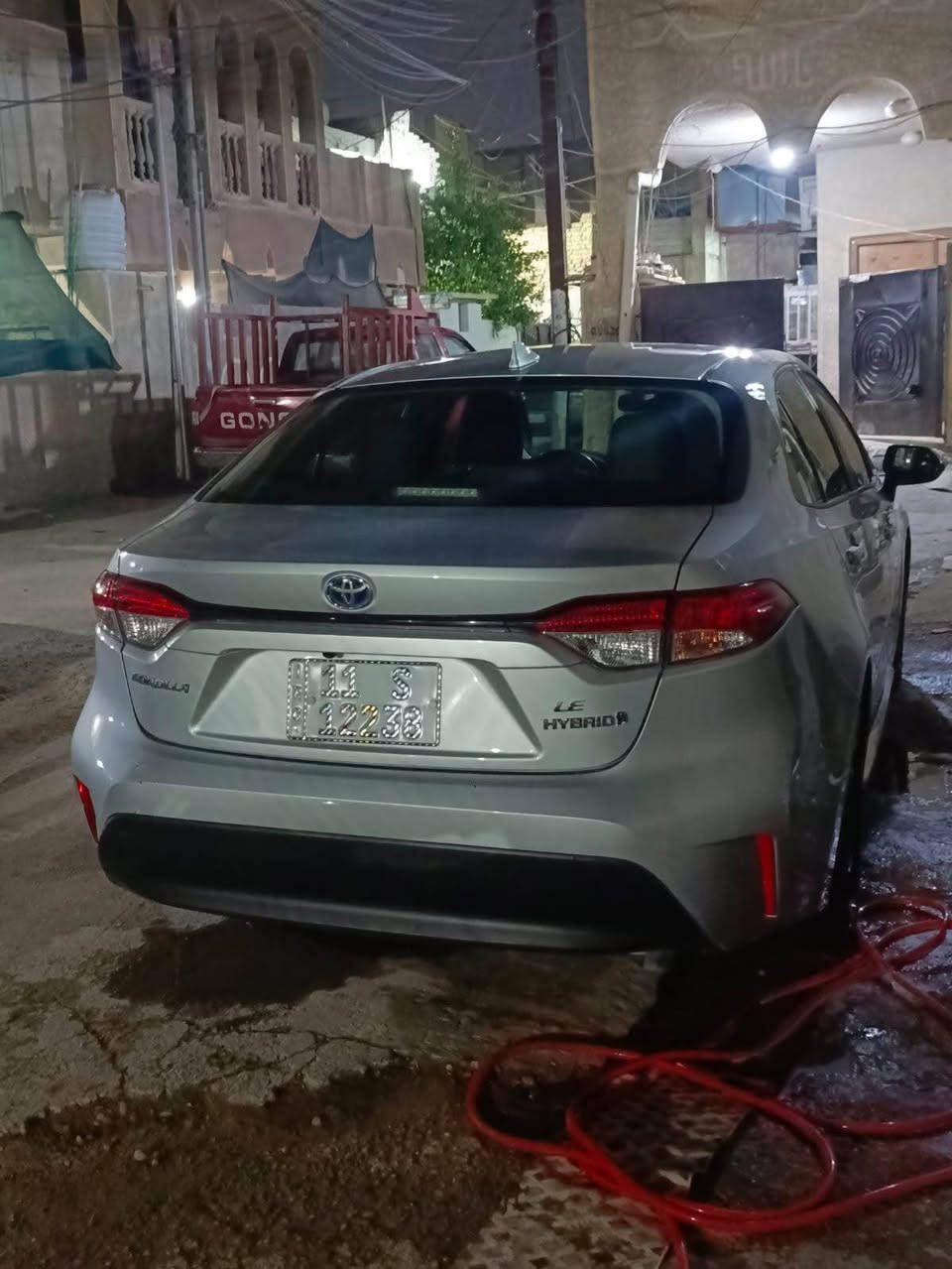 تويوتا كورولا LE Hybrid موديل 2024 للبيع
📌 التفاصيل والمواصفات:
 النوع: تويوتا كورولا (Toyota Corolla).
 الفئة: LE HYBRID (محرك اقتصادي جداً ونشط).
 الموديل: 2024.
 اللون: فضي (سيلفر) ميتاليك مميز.
 الرقم: رقم بغداد مميز وجديد (11 S 12238)، سنوية وهزة جديدة جاهزة للتحويل باسمي. 
 الداخلية: مخمل نظيفة جداً وبحالة الوكالة (بيجي ورصاصي).
⚡ الأنظمة والمميزات:
 شاشة لمس أصلية كبيرة تدعم كافة أنظمة الترفيه والاتصال مع كاميرا خلفية عالية الدقة.
 تحكم ستيرن كامل (جهتين).
 رادارات تويوتا الذكية (تحديد مسار + رادار مانع تصادم + مثبت سرعة ذكي).
 هاندبريك بصمة (إلكتروني) مع خاصية Auto Hold.
 وضعيات قيادة متعددة (Drive Mode) لتقليل الاستهلاك أو زيادة القوة.
 تبريد ثلج، كير ومحرك ونظام الهايبرد والباتريات كلها بشرط الفحص والضمان.
🛠 حالة البدي والضرر:
 حادث السيارة بسيط (جاملغ وبنيد فقط)، وباقي السيارة سليم وتكدر تفحص وين ما تحب. دواخل، لغود، شواصي كلها سليمة وبشرط الفحص.
📍 مكان المعاينة والسعر:
 مكان المعاينة: بغداد.
 السعر المطلوب: [14800$]
📞 للاستفسار والاتصال بالمالك مباشرة:
 رقم الهاتف: *********** بغداد, العراق
