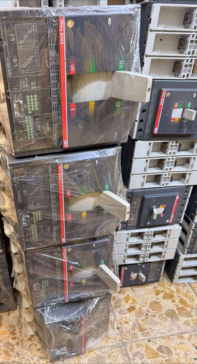 السلام عليكم يتوفر قاطع ABB اصلي 1250A أتواصل ع واتساب ‭٠٧٧٧ ٠٣٥ ٢٢٨٩‬

