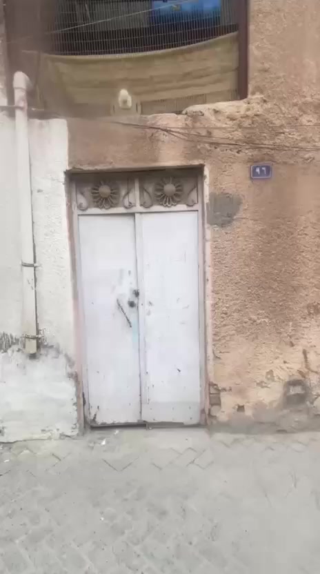 ربع قطعة للبيع في مدينة الصدر قطاع ١٥ مساحة (٣٦) متر 
الاتصال (***********)
