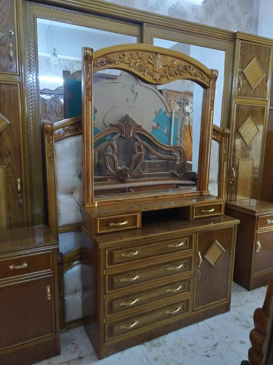 غرفه 6 باب ملحق صاج داخل وخارج ضهر جرجوبه شغل درجه اولى بدون زاويه مستعمل موديل نقش زان مصرى سلايت بغداد الأمين الثانية ***********
