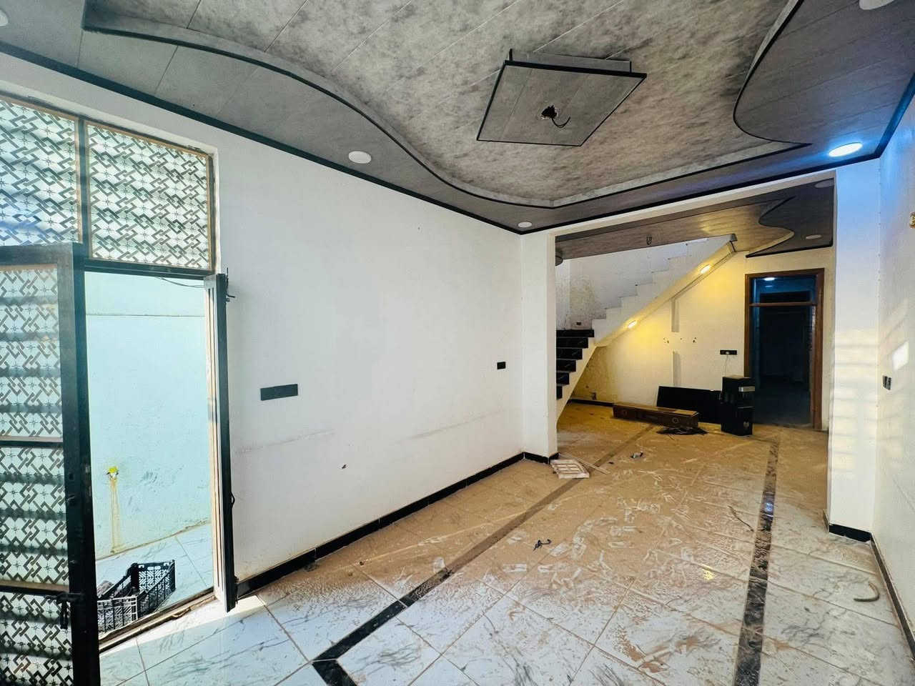 يا الله يوجد لدينا بيت إيجار 100 متر مكانة مجمع بيتي الثاني  ايجار 250 كل شهر بشهر يتكون من صاله ستقبال مطبخ صحيات غرفه  استفسار يوجدواتساب ***********
***********
