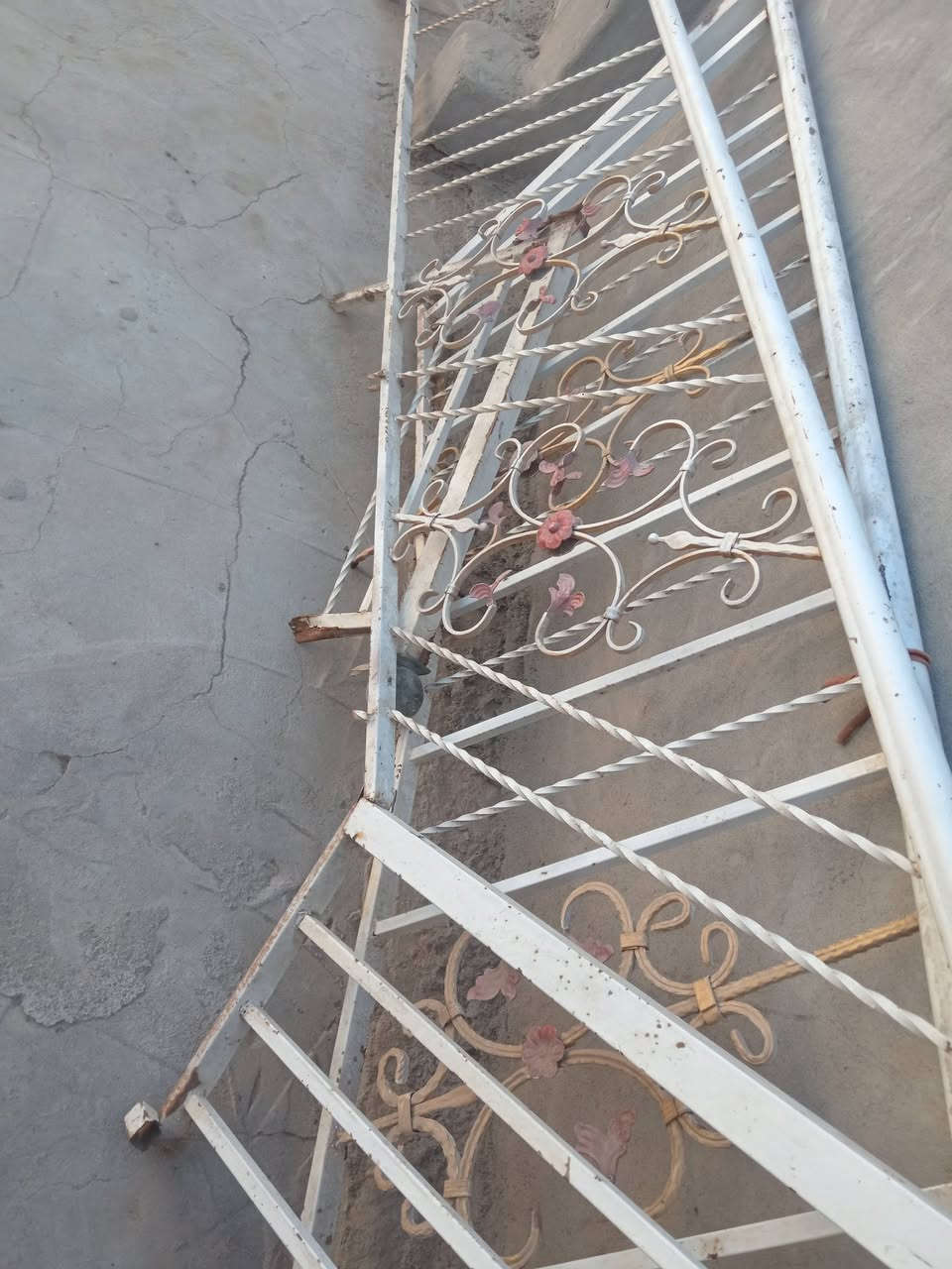 سلام عليكم محجر درج حديد عوزه صبغ طول 6 كامل ب 125 وبي مجال ذي قار شطره يم جسر السليمان ***********
