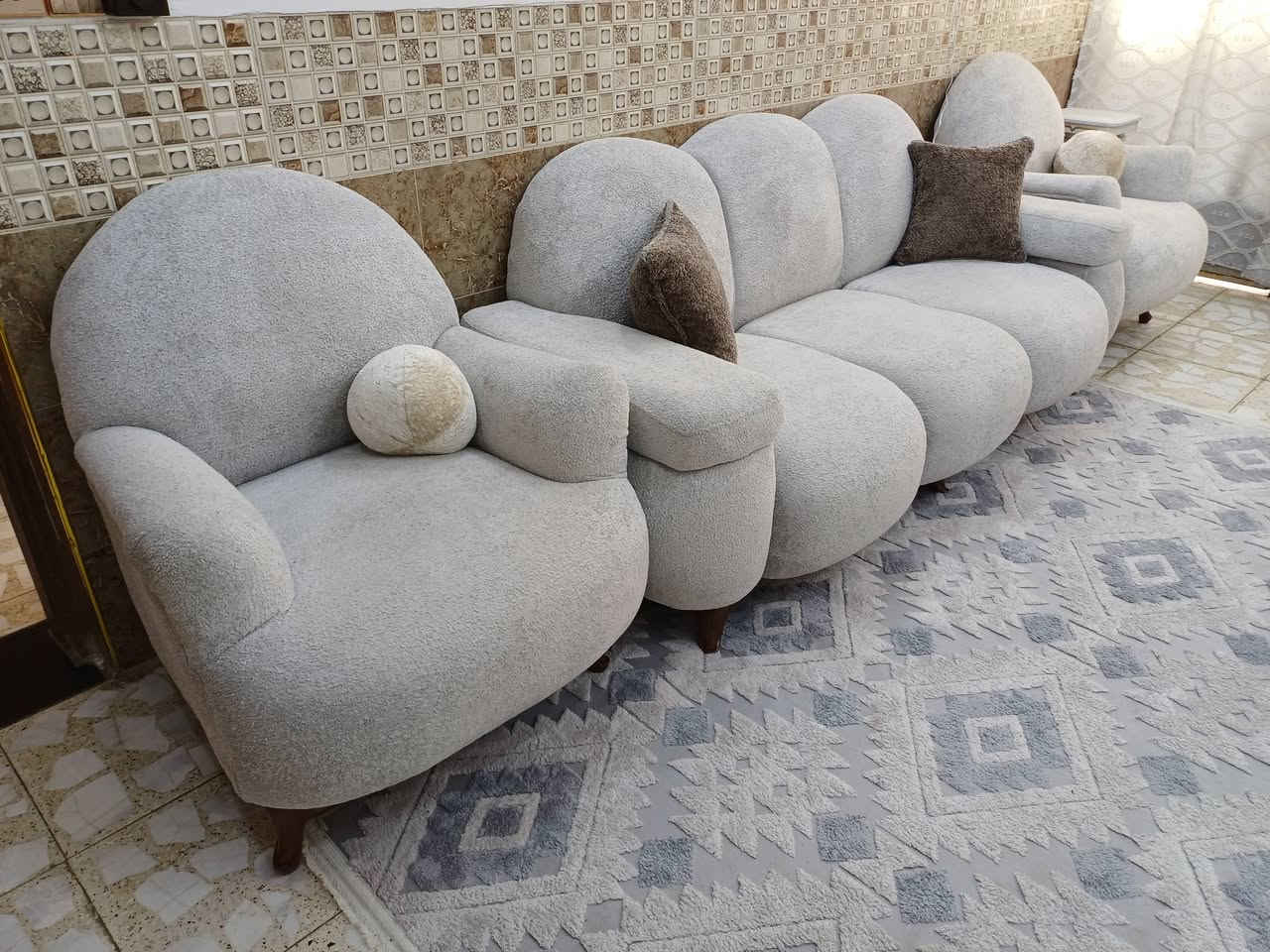 تخم تركي ( لا بوبو )  10 مقاعد
قماش وخشب واسفنج درجة اولى
استخدام اقل شهر اخذته ب 950 الف
واريده ب 750 الف 
عنوان زعفرانية نهاية اربع شوارع


**إذا كنت صاحب هذا الإعلان وتريد حذفه لأي سبب، رجاءا أرسل رسالة إلى الدعم الفني**