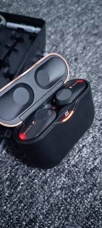 سوني • شغالة • شحن ساعة