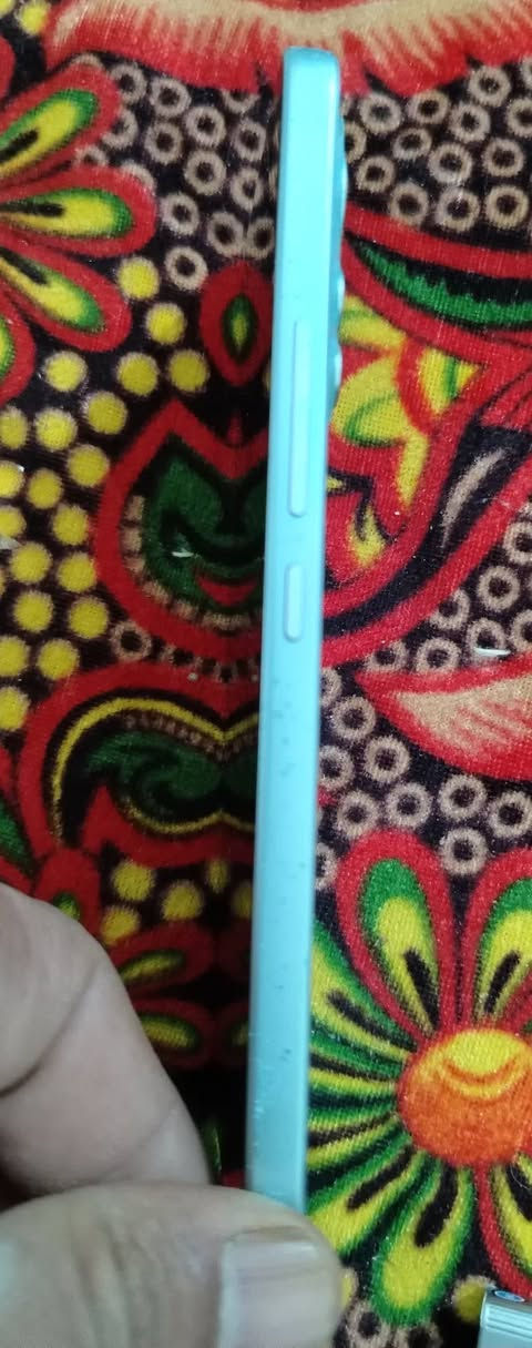 جهاز شاومي شرط الشغل ابد ماداخل صيانه بس بي فطو بلضهر السعر ٢٥٠ وبي مجال الشراي يتصل وبخدمته مكاني كربلاء حي الغدير ***********
