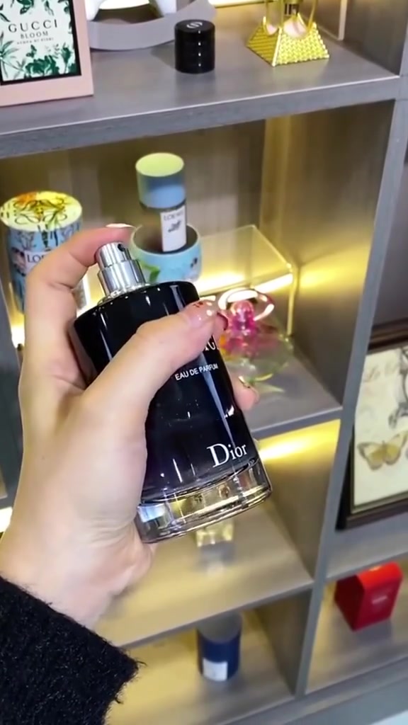 💙 عطر سوفاج الأسطوري SAUVAGE 
البرفيوم الأكثر مبيعاً واثارة بالعالم 🥇
عطر سوفاج اطلقته ديور  
 العطور 🖤ثباتيـة تجنننن . 
رائحة تخطف الأنظار 
عطر ينبض بالإنتعاش 🔥
المنشأ / فرنسا 🇫🇷 ماستر كوالتلي. 
 #عطر_ديور_سوفاج


**إذا كنت صاحب هذا الإعلان وتريد حذفه لأي سبب، رجاءا أرسل رسالة إلى الدعم الفني**