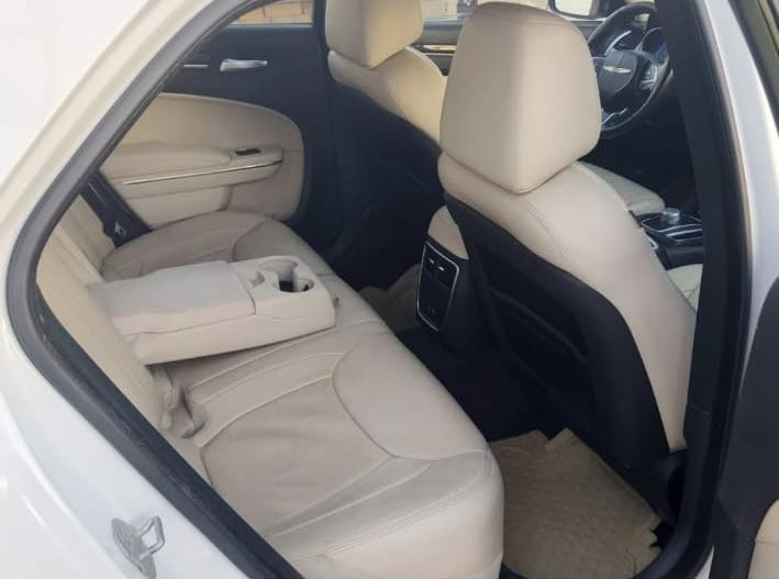 سلام عليكم
-كلايسلر 300 (اوباما ) 
-موديل  2016 معلايه  2022 
-سياره جاهزة من كلشي 
دواخل جلد  بيجي -اسود 
كشن كهرباء 
لايت زنون 
شاشه جبيره 
حداديه تخم تاير
 رقم ميسان دولي بأسمي   
ضربته جاملغ وبنيد 
الصور الحادث مرفقه مع المنشور 
سعر سيارة 178$ ورقة 
مكان سياره الناصريه قضاء الفهود 
للاتصال  *********** / ***********
