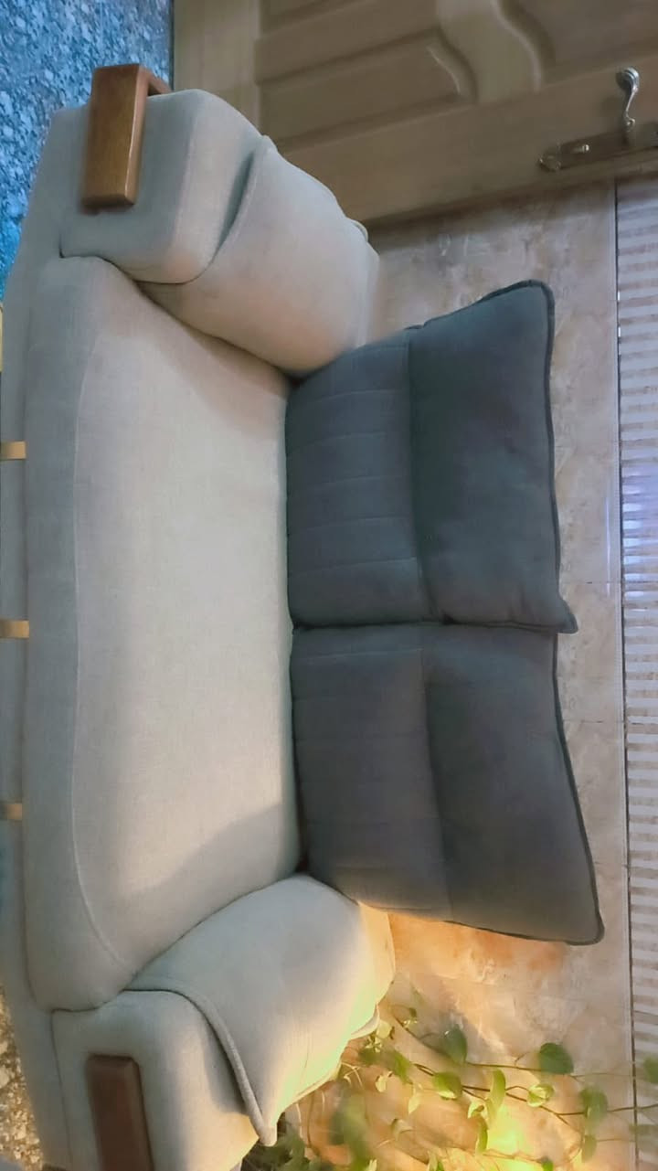 التخم 400
جهاز الرياضي جبلي 200
السبلت طن جديد جدأ 200
ميز طعام دائري 40 
الاتستفسار واالاتصال على الرقم ***********
